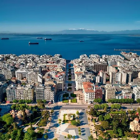 Alice Spacious Apartment *